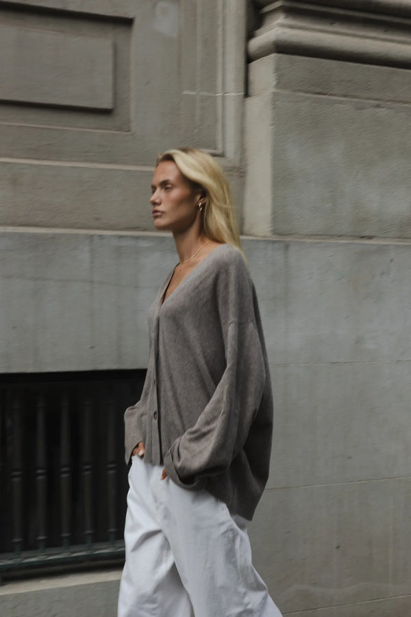 100% Merino relaxed fit Cardigan for every day 