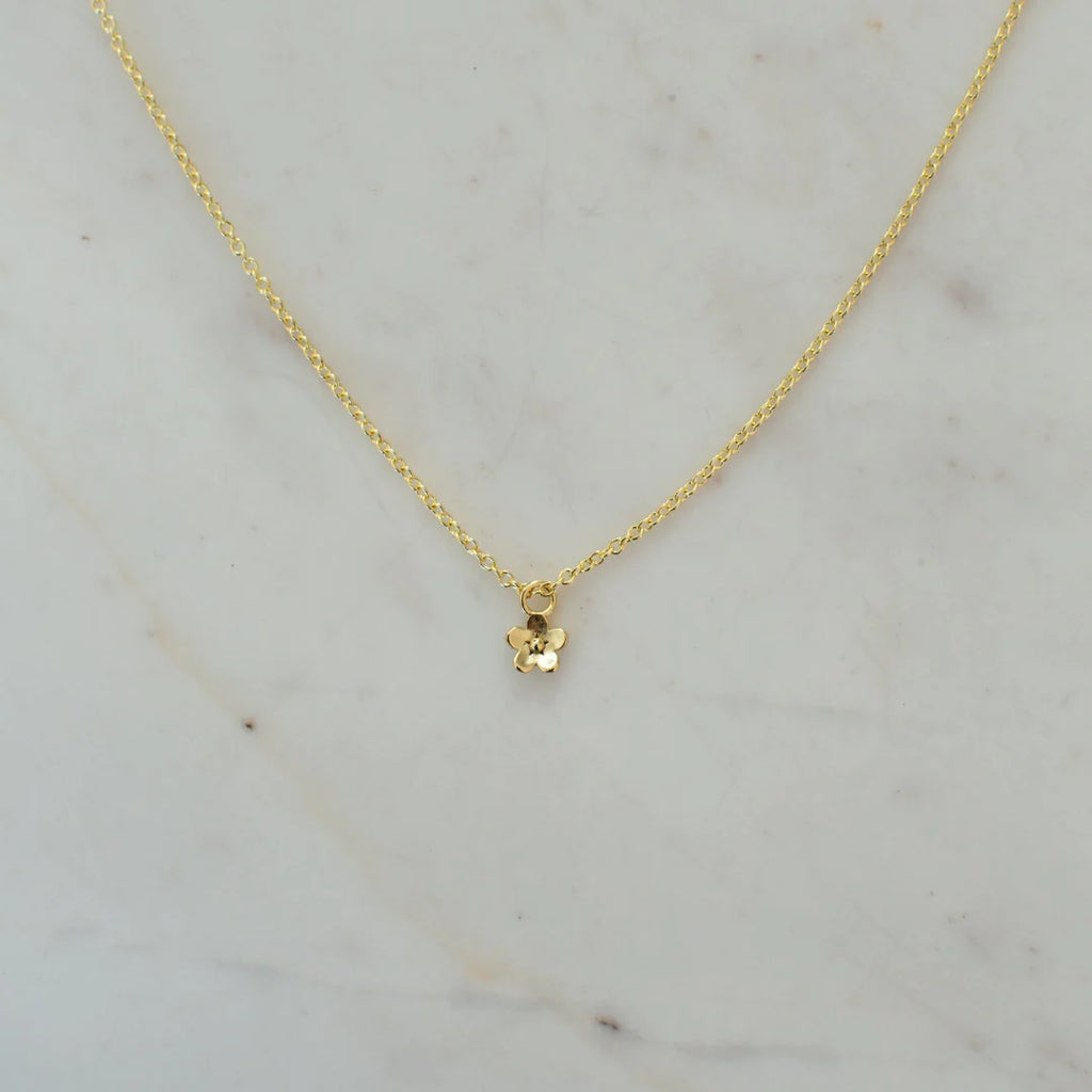 Gold daisy necklace perfect for everyday and a sweet gift for a loved one 